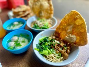 Video: Mantan Chef Hotel Jualan Mie Ayam Rp 16.000an Video: Mantan Chef Hotel Jualan Mie Ayam Rp 16.000an