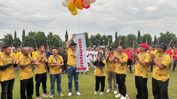 Pembukaan Bhayangkara Cup sambut Hari Bhayangkara ke-79 di Magetan. Pembukaan Bhayangkara Cup sambut Hari Bhayangkara ke-79 di Magetan.