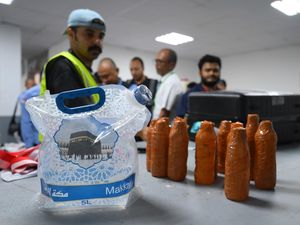 Daftar Oleh-oleh Haji yang Boleh Masuk Koper Bagasi