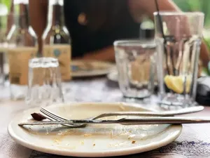 Tega! Pengantin Tak Sajikan Makanan Layak untuk Tamu Tega! Pengantin Tak Sajikan Makanan Layak untuk Tamu