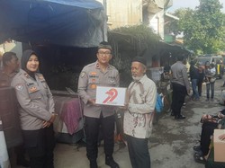 Polisi Gelar Baksos-Layanan Kesehatan di Slum Area Ciputat Tangsel
