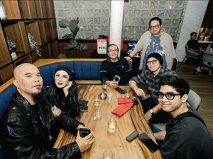 Potret Mulan Jameela Makan dan Rayakan Ultah Bareng Al Ghazali