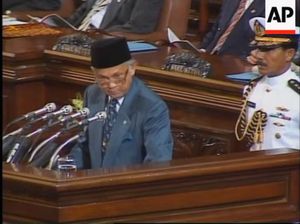 Menyimak Lagi Pidato BJ Habibie Akui Ada Kekerasan Seksual Mei 1998 Menyimak Lagi Pidato BJ Habibie Akui Ada Kekerasan Seksual Mei 1998