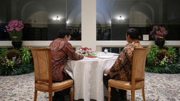 Gaya Prabowo dan PM Wong Kompak Berbatik saat Private Dinner di Sri Temasek