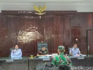 Sikap Tenang Jumran Usai Vonis Bui Seumur Hidup dan Dipecat dari TNI AL Sikap Tenang Jumran Usai Vonis Bui Seumur Hidup dan Dipecat dari TNI AL