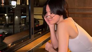 8 Foto Song Hye Kyo Tanpa Makeup di Spanyol, Cantik Natural di Usia 43