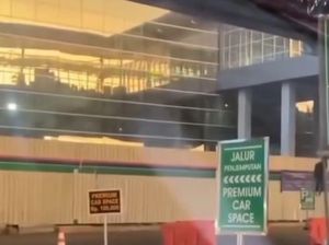 Viral Warga Keluhkan Jalur Penjemputan di Bandara Makassar Bayar Rp 100 Ribu Viral Warga Keluhkan Jalur Penjemputan di Bandara Makassar Bayar Rp 100 Ribu