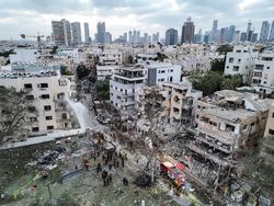 Kepanikan Landa Israel: Pasien Dipindah ke RS Bawah Tanah, Warga Panic Buying