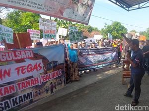 Warga Tunggulsari Kendal Desak Kades Beberkan Izin Tambang Galian C Warga Tunggulsari Kendal Desak Kades Beberkan Izin Tambang Galian C