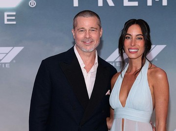 Brad Pitt Gandeng Pacar di Premier 'F1', Pakar Bahasa Tubuh Sebut Tampak Cemas