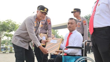 Heroik! Anggota Polda Jateng Sikat Penjahat hingga Harus Duduk di Kursi Roda