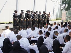 Brimob Polda Metro Latih CPNS Lapas Cipinang dalam Penanganan Kerusuhan