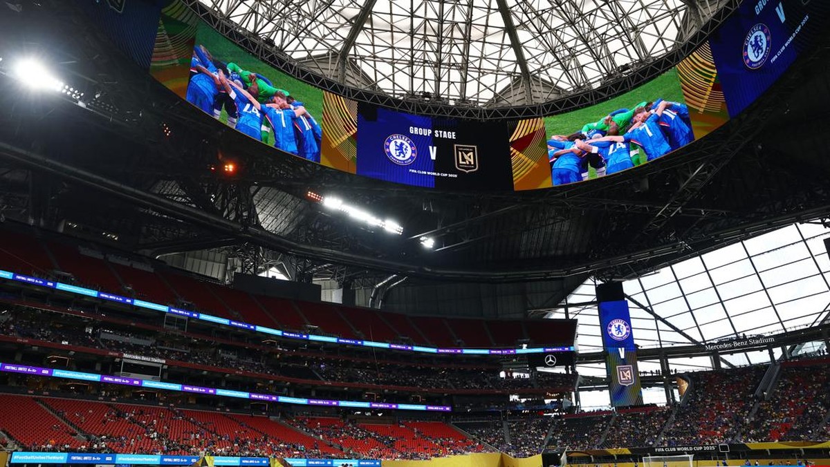 Suasana tribune Mercedes-Benz Stadium kosong jelang kickoff Chelsea vs LAFC (REUTERS/Kai Pfaffenbach)