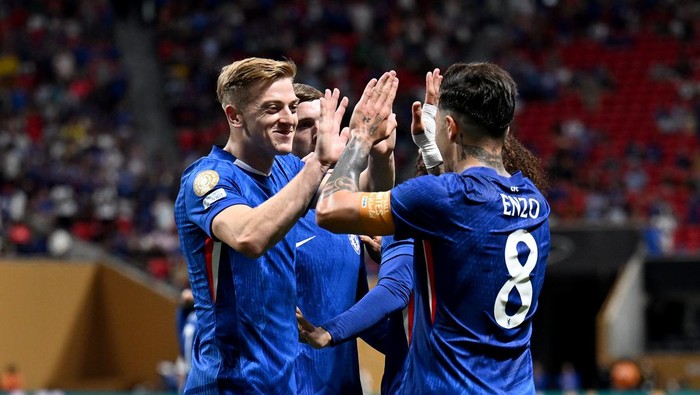 ATLANTA, GEORGIA - JUNE 16: Enzo Fernandez #8 of Chelsea FC celebrates scoring his teams second goal with Liam Delap #9 during the FIFA Club World Cup 2025 group D match between Chelsea FC and Los Angeles Football Club at Mercedes-Benz Stadium on June 16, 2025 in Atlanta, Georgia. (Photo by Darren Walsh/Chelsea FC via Getty Images)