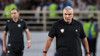 Uni Emirat Arab ditangani oleh pelatih asal Rumania, Cosmin Olaroiu. Dia baru bertugas pada April 2025. (Foto: AFP/FADEL SENNA_)