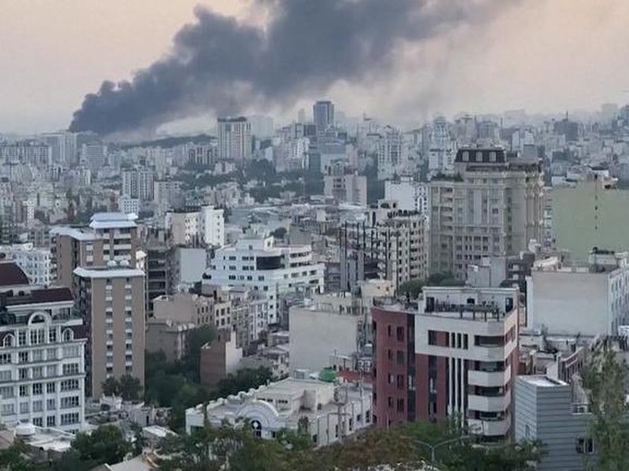 Dunia Hari Ini: Presiden Trump Minta Semua Warga di Teheran Untuk Mengungsi Segera Dunia Hari Ini: Presiden Trump Minta Semua Warga di Teheran Untuk Mengungsi Segera Iran Kecam Israel