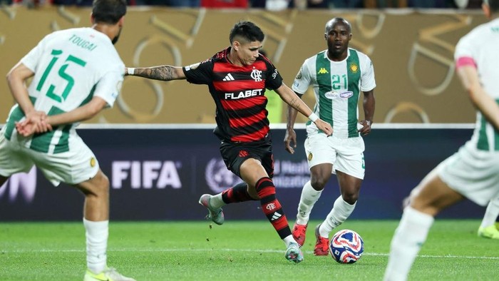 Flamengo PHILADELPHIA, PENNSYLVANIA - JUNE 16: Luiz Araujo #7 of CR Flamengo scores his teams second goal during the FIFA Club World Cup 2025 group D match between CR Flamengo and Esperance de Tunis at Lincoln Financial Field on June 16, 2025 in Philadelphia, Pennsylvania. Al Bello/Getty Images/AFP (Photo by AL BELLO / GETTY IMAGES NORTH AMERICA / Getty Images via AFP)