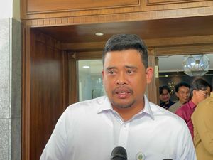 Gubernur Bobby Fasilitasi Jemaah RI Penumpang Saudia Airlines yang Diancam Bom Gubernur Bobby Fasilitasi Jemaah RI Penumpang Saudia Airlines yang Diancam Bom