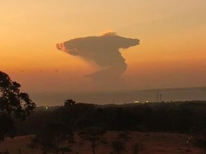 Gunung Lewotobi Meletus Hebat, Penerbangan di Bandara Kupang Masih Aman Gunung Lewotobi Meletus Hebat, Penerbangan di Bandara Kupang Masih Aman