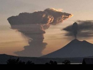 Erupsi Gunung Ile Lewotolok, Pesawat Menteri Wihaji sampai Dialihkan Erupsi Gunung Ile Lewotolok, Pesawat Menteri Wihaji sampai Dialihkan