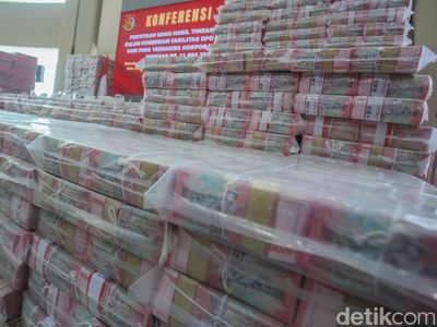 Gunungan Uang Rp11,8 T Jadi Bukti Salah Satu Korupsi Terbesar