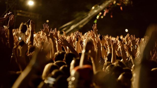 Ilustrasi menonton konser