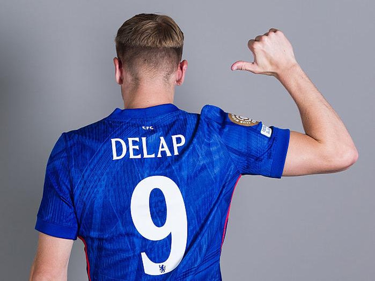 Liam Delap pakai nomor kutukan di Chelsea, yakni 9 (FIFA via Getty Images/Sarah Stier - FIFA)