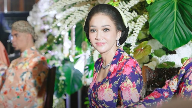 Highlight Dunia Hiburan InsertLive : Terpopuler: Kekayaan Irwan Mussry Vs Harga Kalung Blue Sapphire Maia Estianty