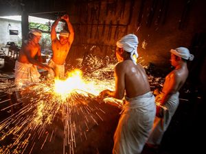 Di Balik Sakralnya Proses Tempa Keris Pusaka Nusantara di Karanganyar