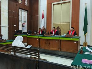 Mira Hayati Terdakwa Skincare Merkuri Minta Dibebaskan, Ajukan 6 Poin Pleidoi Mira Hayati Terdakwa Skincare Merkuri Minta Dibebaskan, Ajukan 6 Poin Pleidoi