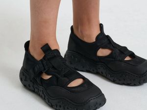 7 Model Terbaru Mary Jane Sneakers dari Salomon Hingga New Balance 7 Model Terbaru Mary Jane Sneakers dari Salomon Hingga New Balance