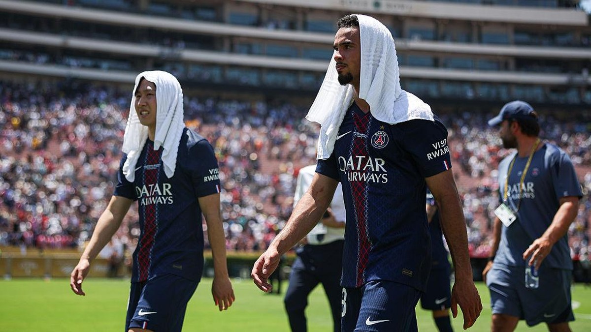 Pemain PSG kepanasan saat melawan Atletico Madrid di Piala Dunia Antarklub 2025. (Foto: Alex Pantling - FIFA/FIFA via Getty Images)
