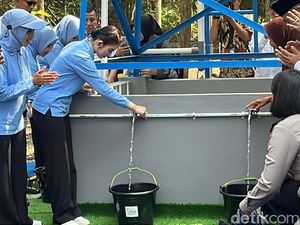Selvi Ananda Resmikan Sumur Bor di Desa Juwok Sragen