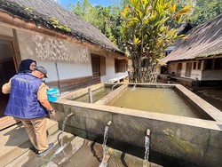 Upaya Mengungkap Penyebab Matinya Ikan Udikan dan Warga Adat Gatal-gatal