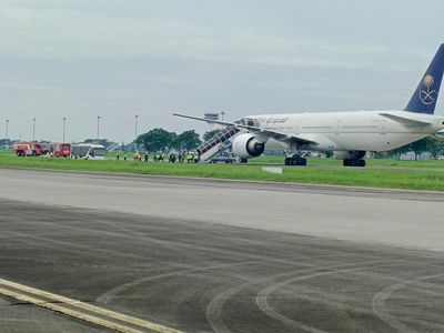 Penampakan Pesawat Saudia Airlines yang Mendarat Darurat di Kualanamu