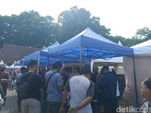 PKL Protes Tak Dapat Stan di Bazar Blitar Jadoel, Sambat Tarif Rp 3 Juta PKL Protes Tak Dapat Stan di Bazar Blitar Jadoel, Sambat Tarif Rp 3 Juta