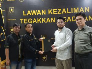 Gaduh Partai Ummat Diprotes 27 DPW, Jatim Tetap Setia ke Amien Rais Gaduh Partai Ummat Diprotes 27 DPW, Jatim Tetap Setia ke Amien Rais