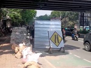 Video Proyek Galian Kabel Jakarta yang Nggak Pas Waktunya Video Proyek Galian Kabel Jakarta yang Nggak Pas Waktunya