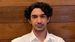 Reza Rahadian Gak Terpenjara oleh HP, Santai Aja Tanpa Medsos
