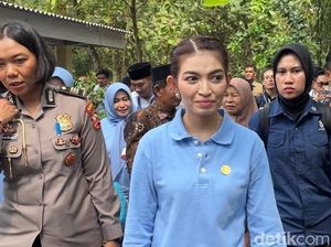 Resmikan Sumur Bor di Sragen, Selvi Ananda: Bukti Wanita Multitalenta Resmikan Sumur Bor di Sragen, Selvi Ananda: Bukti Wanita Multitalenta