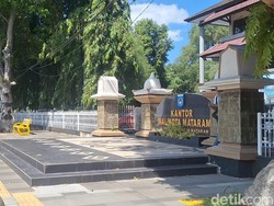 Pemkot Mataram Tertibkan Ratusan PKL Bandel di Trotoar-Jalan Raya