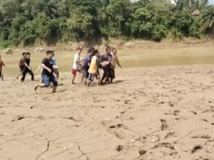 1 dari 2 Remaja Tenggelam di Sungai Batanghari Tebo Ditemukan Tewas 1 dari 2 Remaja Tenggelam di Sungai Batanghari Tebo Ditemukan Tewas