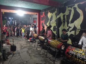 Wisatawan Spanyol Datang ke Jember, Disambut Patrol & Diajak Wisata Sejarah