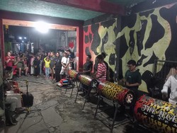 Wisatawan Spanyol Datang ke Jember, Disambut Patrol & Diajak Wisata Sejarah