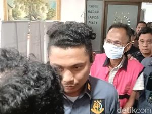 WN Singapura Jadi Tersangka Korupsi Fasilitas Umum Rp 4,8 M di Batam WN Singapura Jadi Tersangka Korupsi Fasilitas Umum Rp 4,8 M di Batam