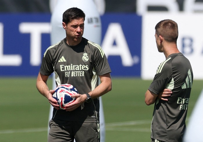 Xabi Alonso Soccer Football - Club World Cup - Real Madrid Training - Gardens North Country District Park, Palm Beach Gardens, Florida, U.S. - June 15, 2025 Real Madrid coach Xabi Alonso during training REUTERS/Hannah Mckay