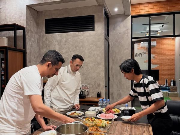 Momen Komika Yono Bakrie Makan Bareng Raffi Ahmad dan Boiyen