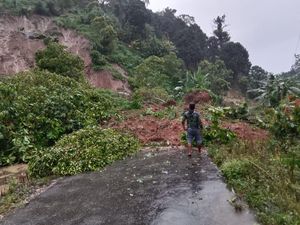 4 Desa di Parigi Moutong Diterjang Banjir-Longsor, 1.712 Warga Terdampak 4 Desa di Parigi Moutong Diterjang Banjir-Longsor, 1.712 Warga Terdampak