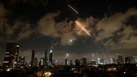 Aksi Iron Dome Israel Kewalahan Tangkis Rudal Iran