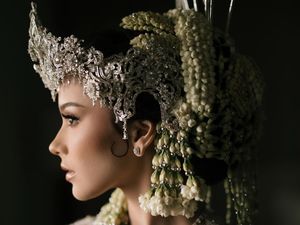 Detail Perhiasan Mewah Alyssa Daguise di Akad Nikah, Bertabur Berlian Langka Detail Perhiasan Mewah Alyssa Daguise di Akad Nikah, Bertabur Berlian Langka